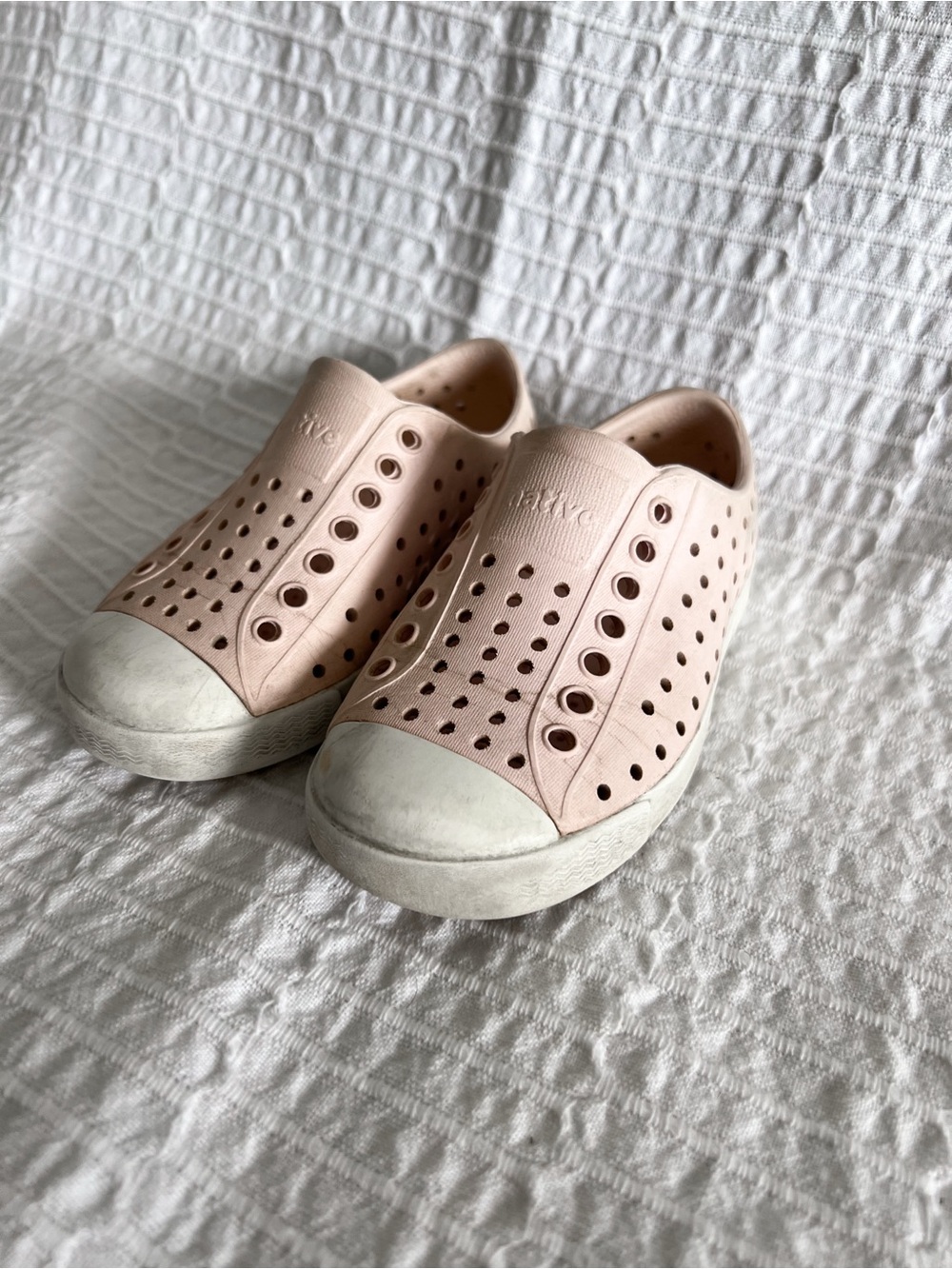 Native Kids Slip-On Sneakers in Blush Pink and White